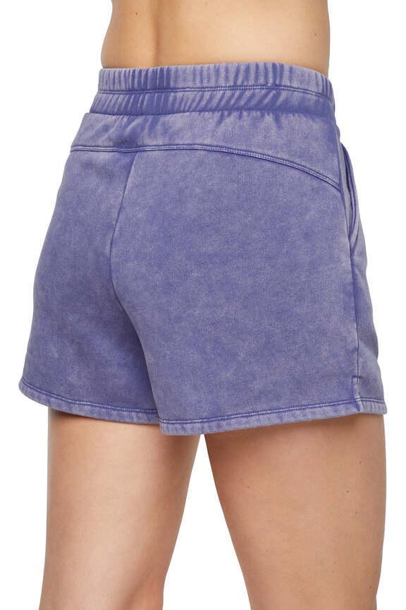 Elle Short - Image 13